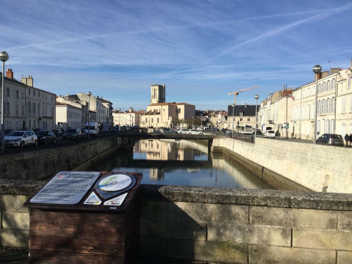 Appartement Centre Ville Pres Du Port Avec Parking Et Wifi La Rochelle  Luaran gambar