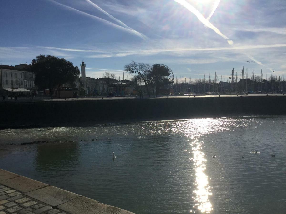 Appartement Centre Ville Pres Du Port Avec Parking Et Wifi La Rochelle  Luaran gambar