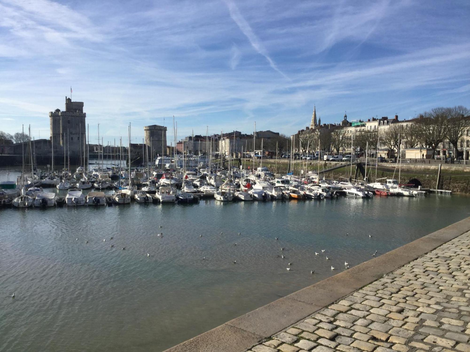 Appartement Centre Ville Pres Du Port Avec Parking Et Wifi La Rochelle  Luaran gambar