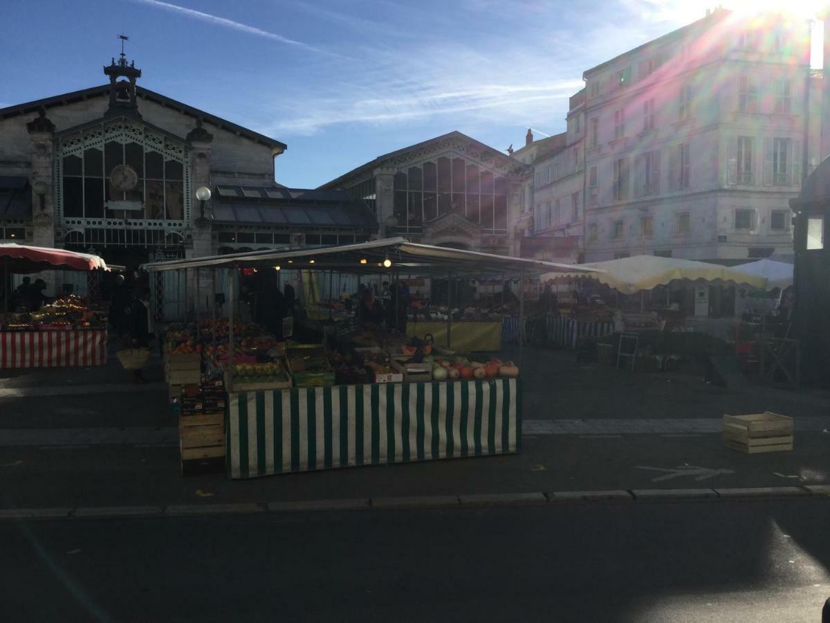 Appartement Centre Ville Pres Du Port Avec Parking Et Wifi La Rochelle  Luaran gambar